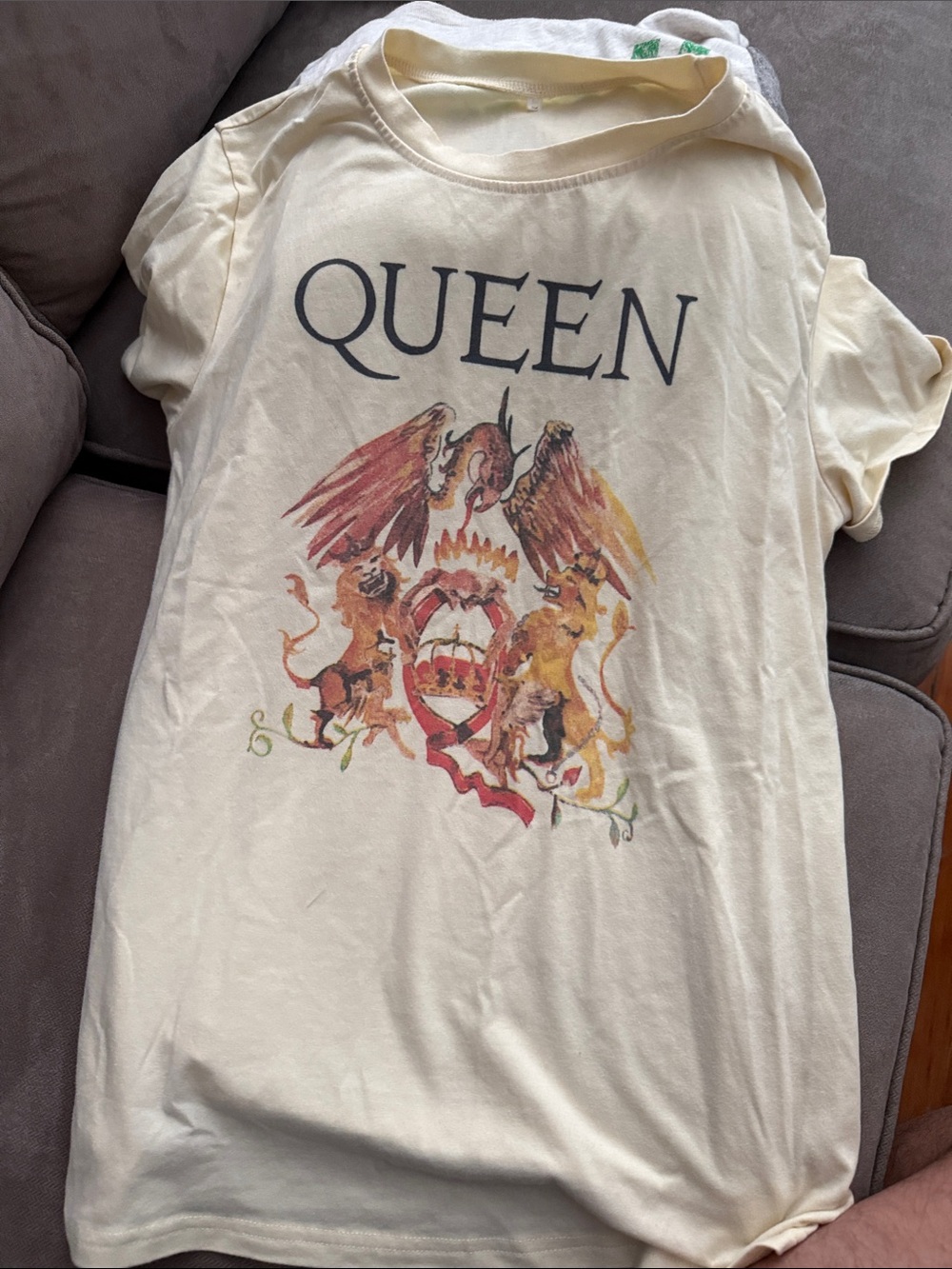 Que Cream Graphic Kids Band Tee with Multicolor Crest
